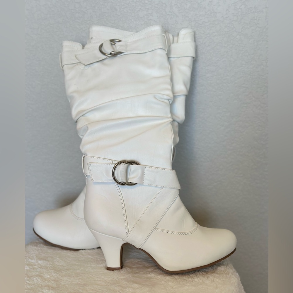 NWOT Top Moda White Lala Buckle mid-calf knee high boots -8.5